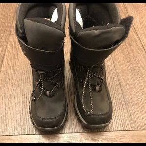 Boys size1 snow boots